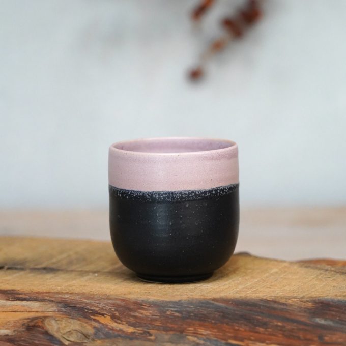 Double coloured cup "Colors on black"