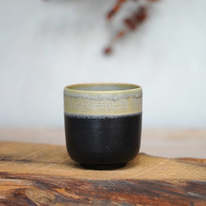 Double coloured cup "Colors on black"