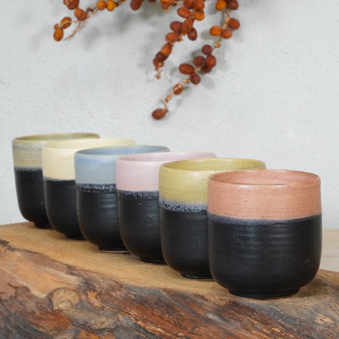 Double coloured cup "Colors on black"