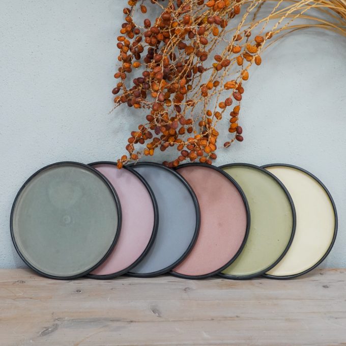 Double coloured plate "Colors on black"