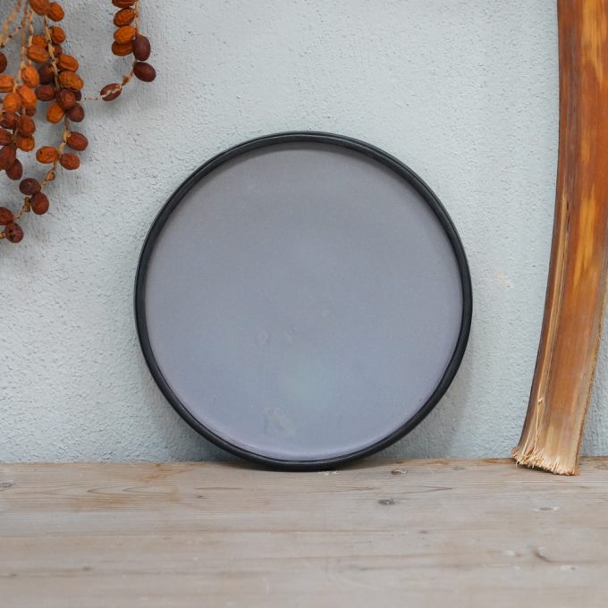 Double coloured plate "Colors on black"