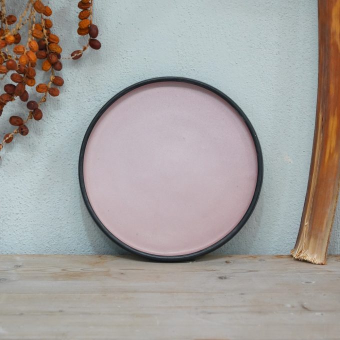 Double coloured plate "Colors on black"