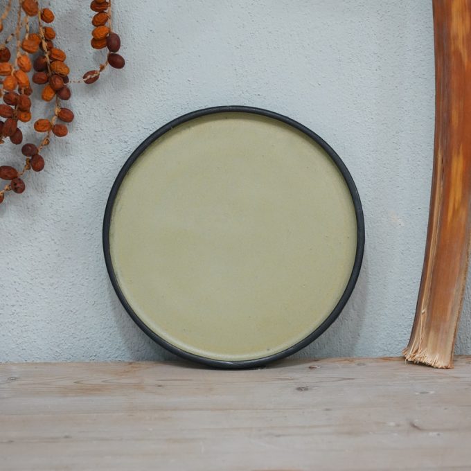 Double coloured plate "Colors on black"