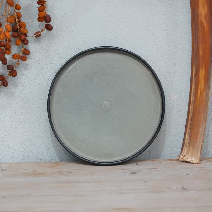 Double coloured plate "Colors on black"