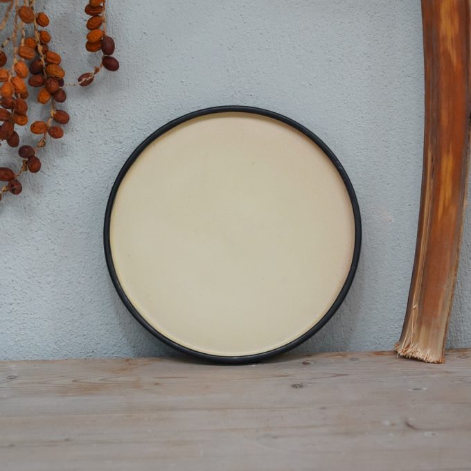 Double coloured plate "Colors on black"