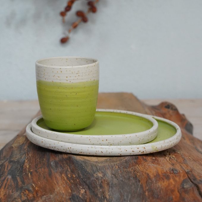 Double coloured plate with cup "Purple-Green"