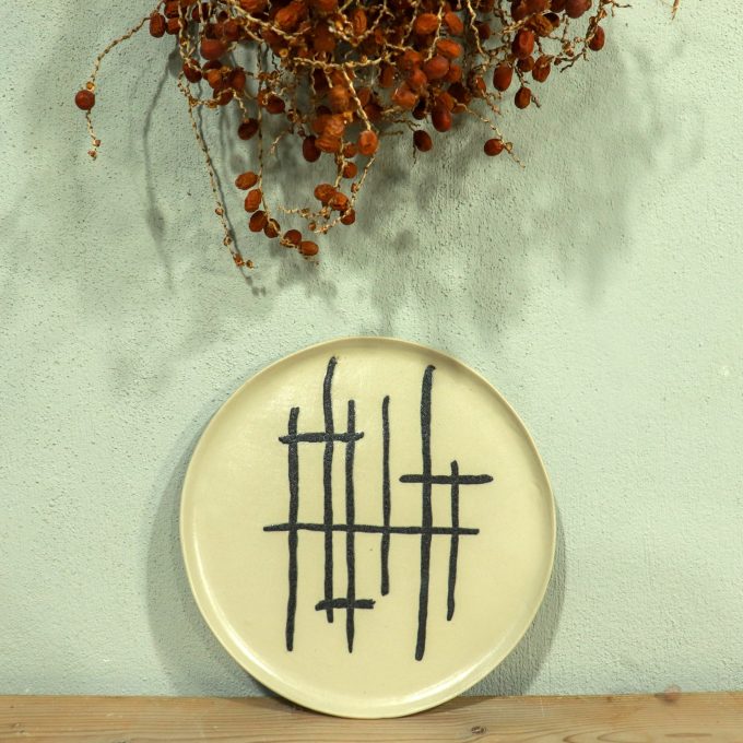 Food plate "Black lines"