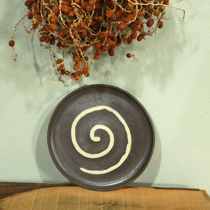 Food plate "White spiral in black"