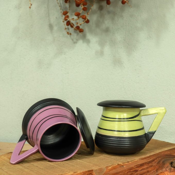 Double coloured mug with lid