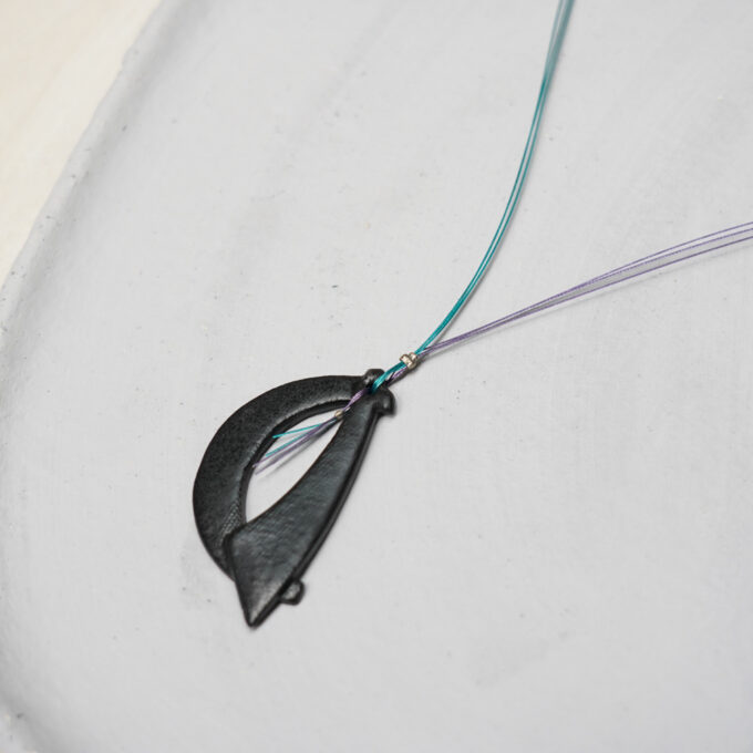 asymmetric black ceramic wire necklace