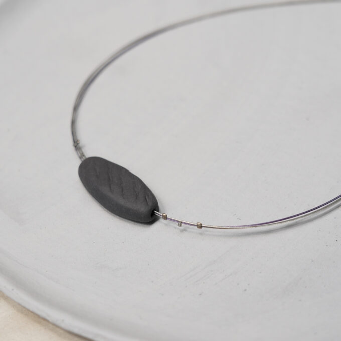 oval black ceramic wire necklace