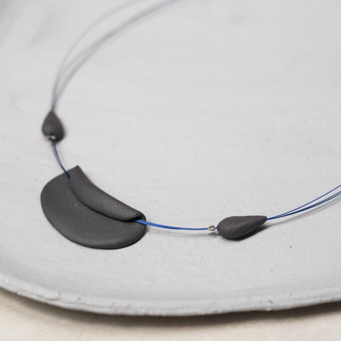 black ceramic arc wire necklace